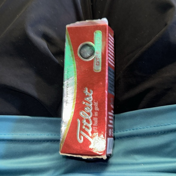 Titleist DT Solo 3 pack of golf balls and 2 1/8” wood tees South Bay bundle - Picture 3 of 9